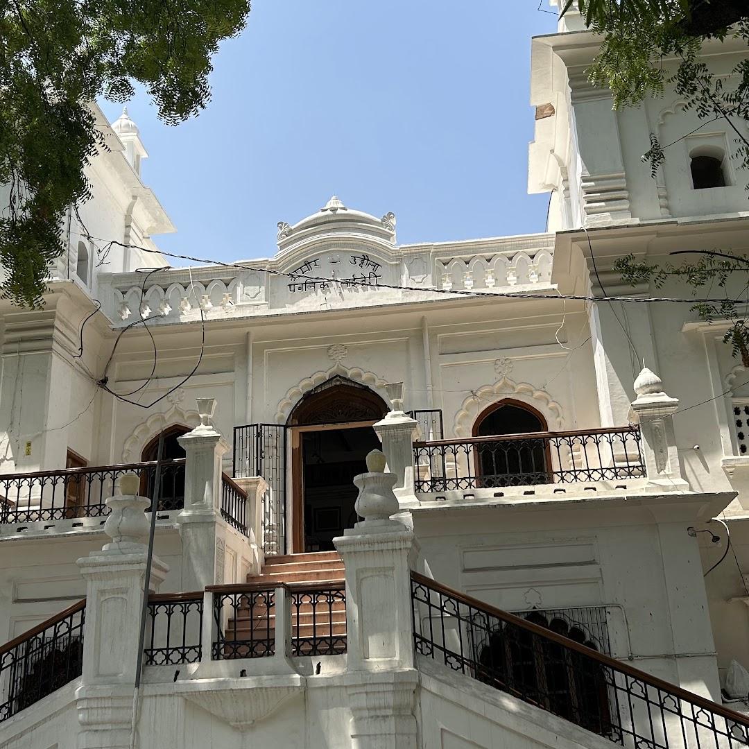 Amir - ud Daulah Library
